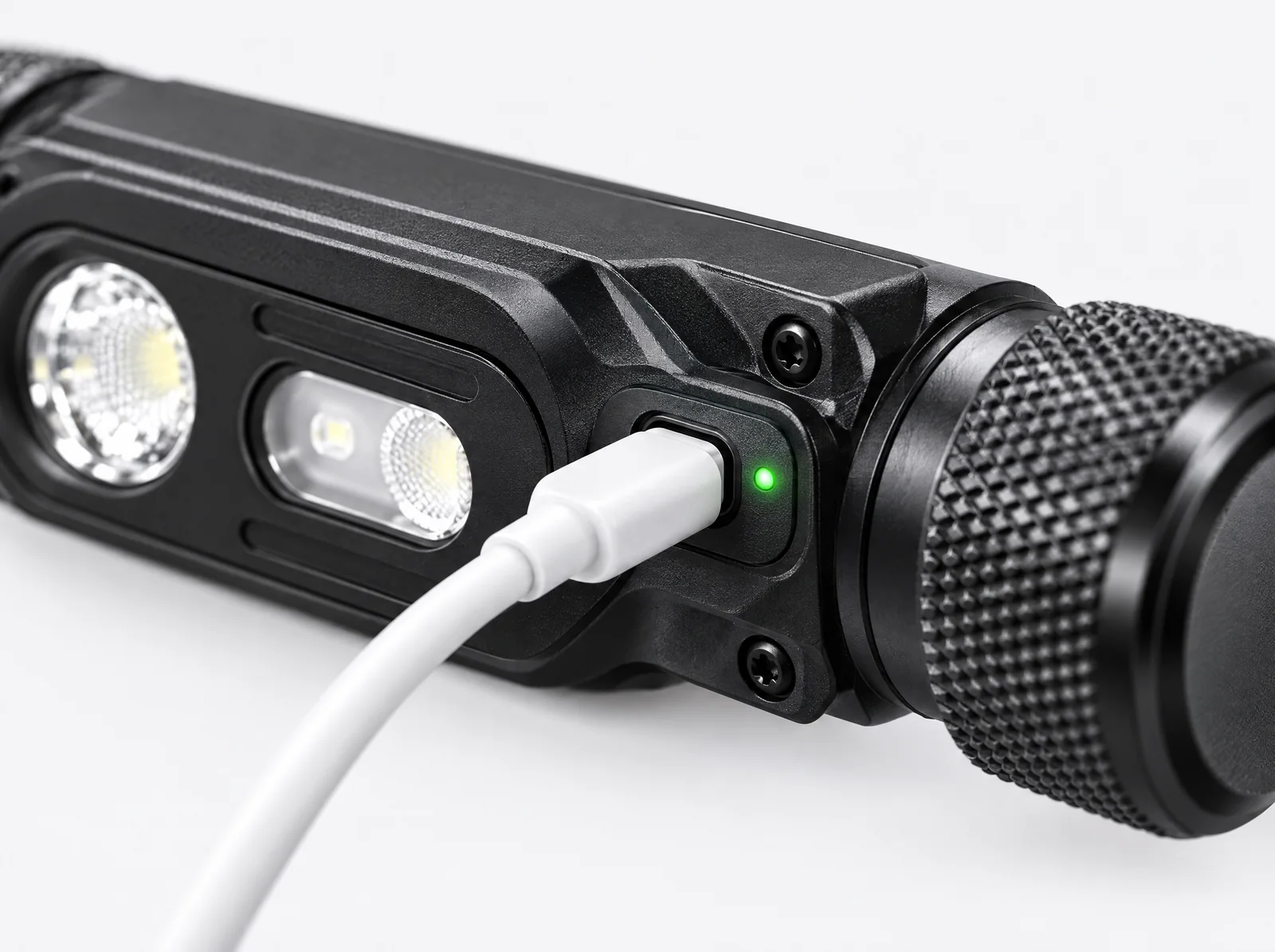 USB-C-kabel i P1 med grön laddlampa